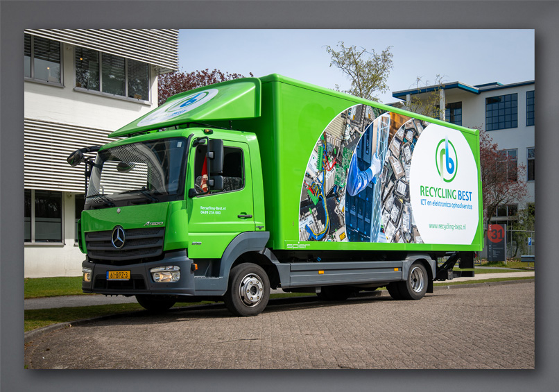 werk-studio-topixx-recyclingbest-huisstijl-belettering-vrachtwagen
